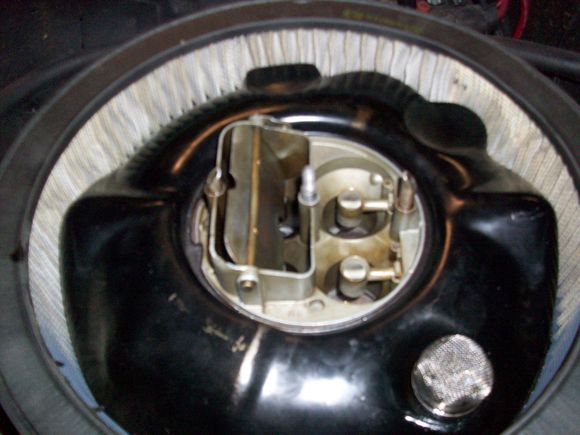 Holley 3367 on R66 - note the indexing nibs at the front which won't let the base set down on the Edelbrock.