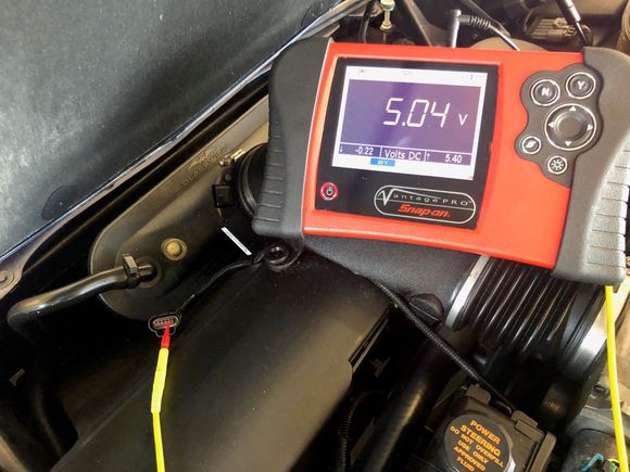 MAF unplugged probing the yellow signal wire with key ON...seeing your 5 volt ref.