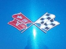 crossed flags