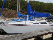 255 sailing sloop and a nice weekender ... it's back east in Solomons island waitin ... waiting  Hmmm