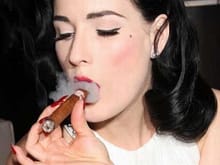 female celebrities smoking cigars 02