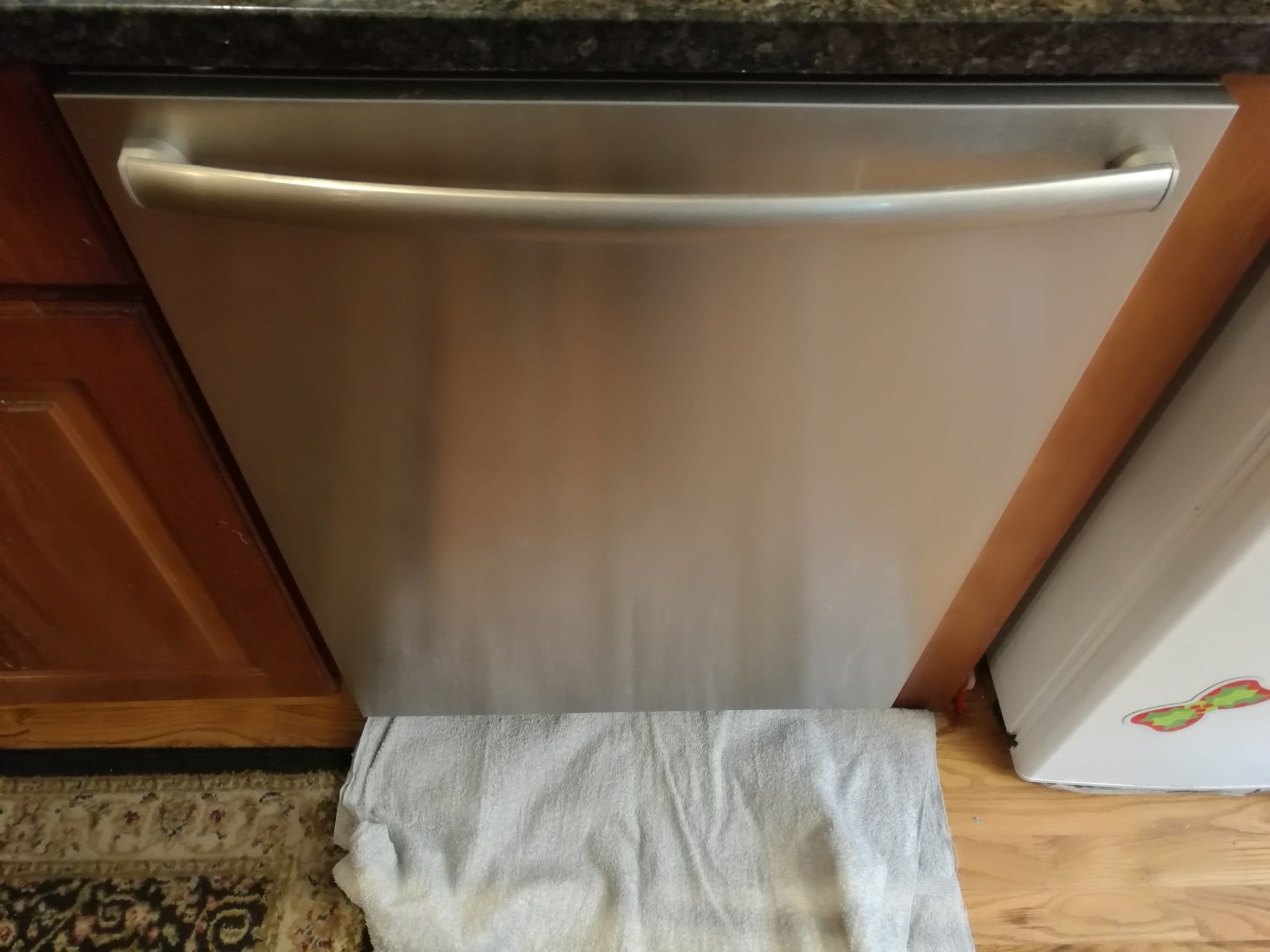 How to remove Bosch dishwasher panel SHE55M05UC/50?