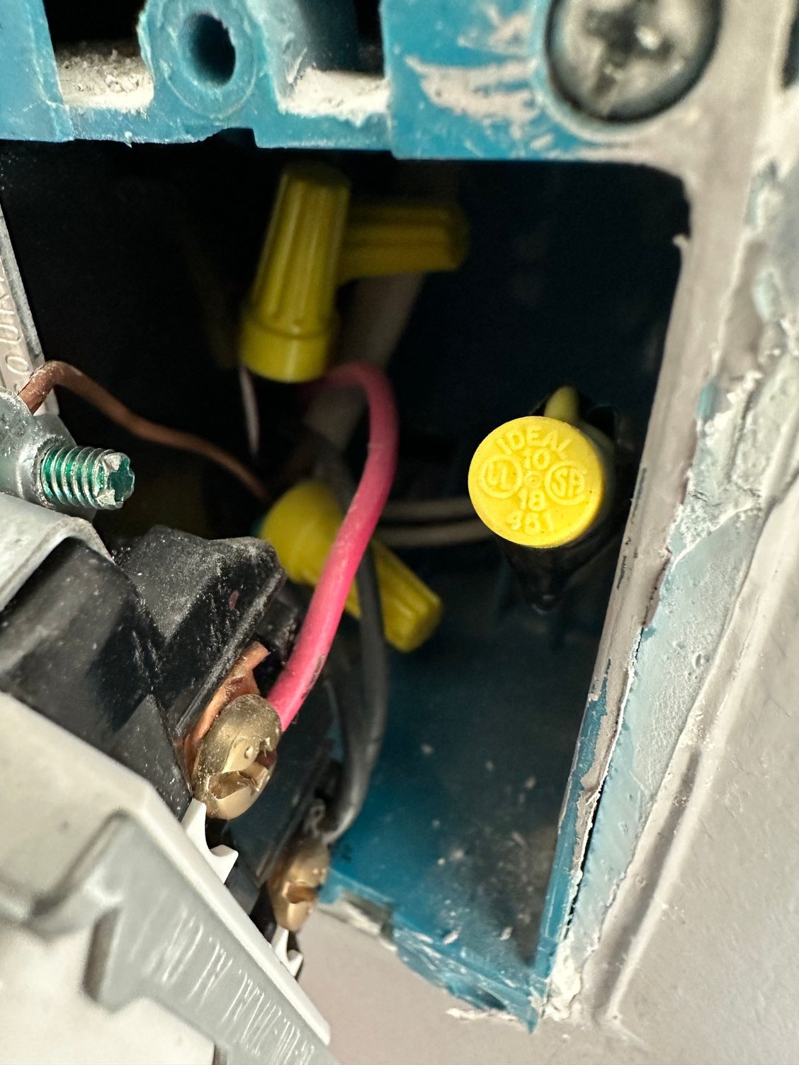 Disabling a switch to outlet, but keep the outlet live DoItYourself