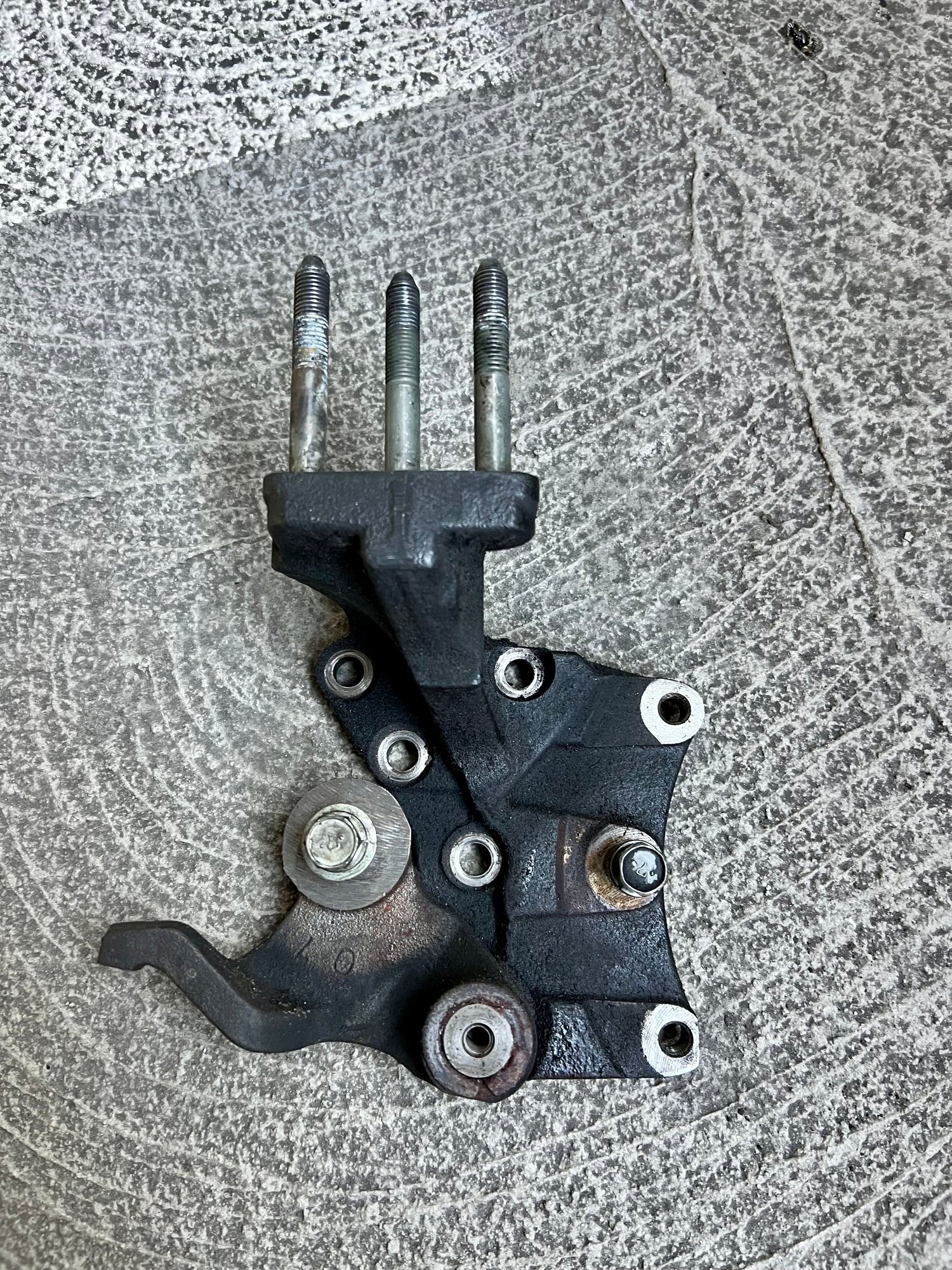 Engine - Internals - OEM Evo 8/9 Timing side motor mount bracket - Used - -1 to 2026  All Models - La, CA 90017, United States