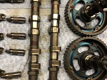 Closer pic of the cams, they turned out not being stock. They are HKS cams