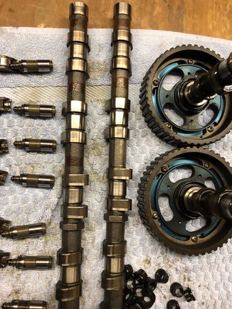 Closer pic of the cams, they turned out not being stock. They are HKS cams