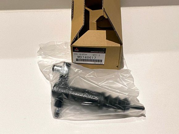 ^ Mitsubishi OEM clutch slave 