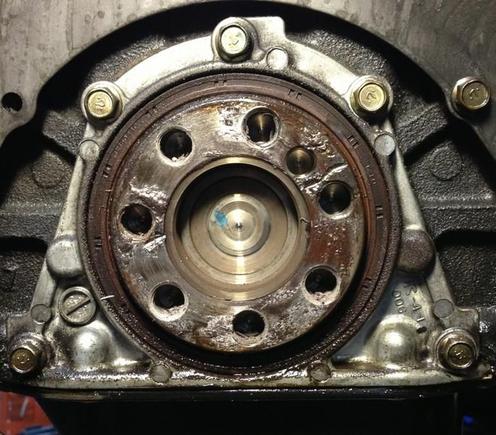 Another shot of the damage to the crank. Everything missing is stuck to the flywheel.