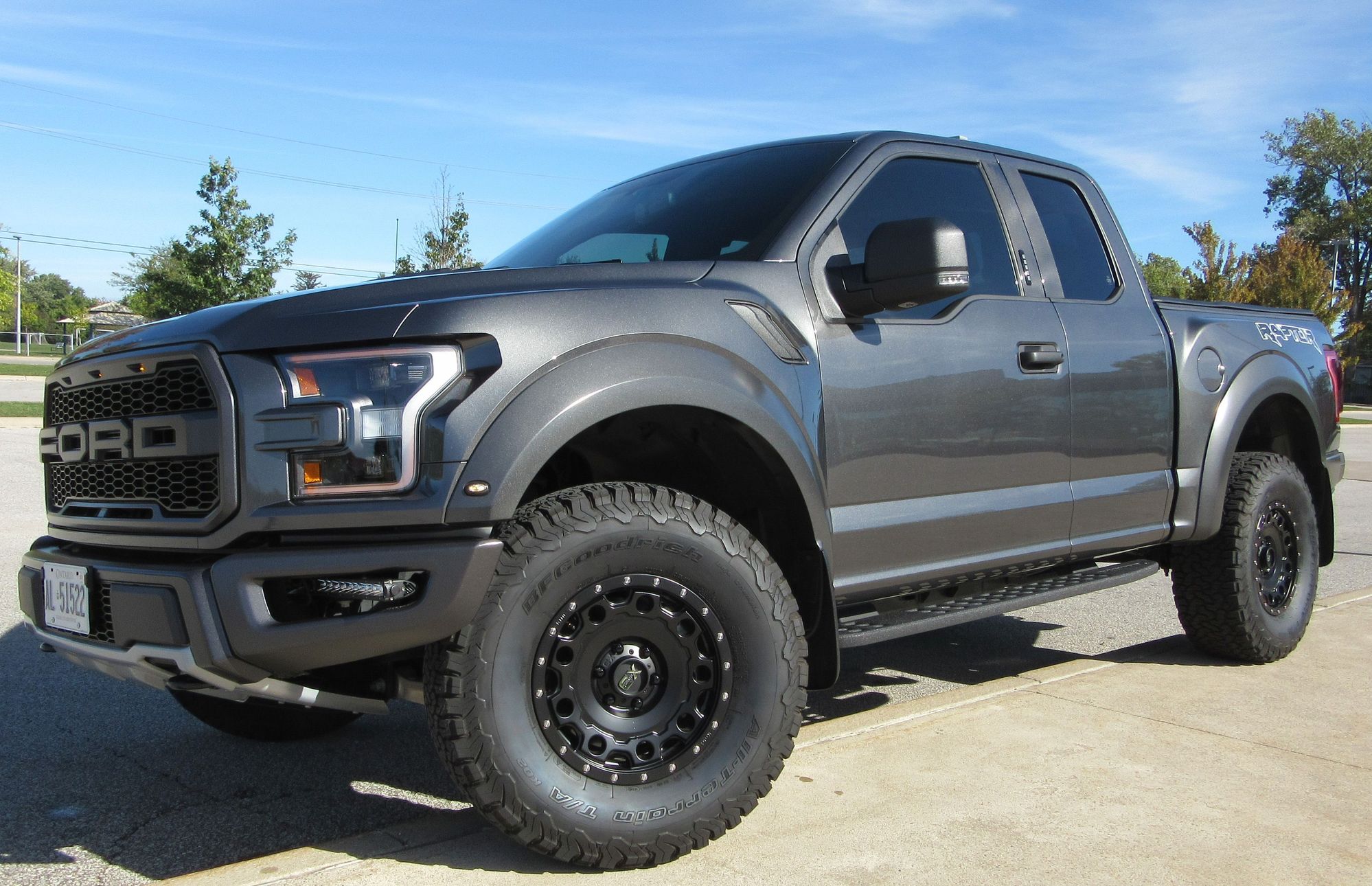 Сайт раптора. Кунг Раптор f150 Raptor. Форд ф 150 Раптор с кунгом. Форд Раптор белый.