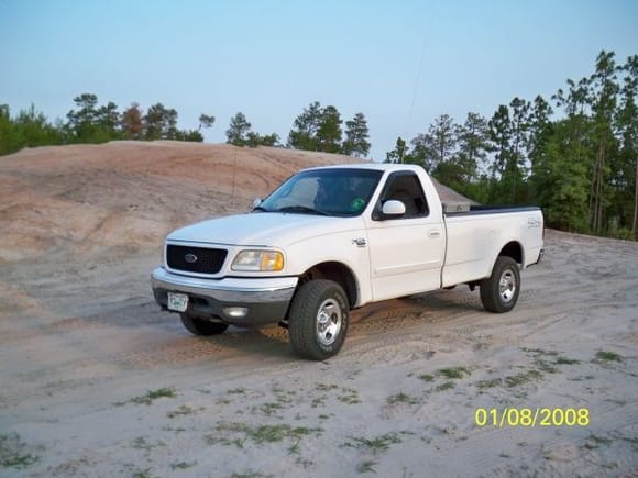 not a bad lookin truck for under 2 grand! (the picture date is screwed up)