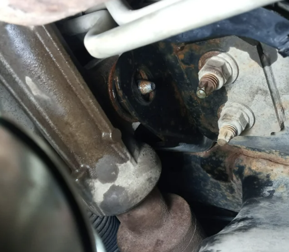 Axle tube bolt stuck in bushing Ford F150 Forum Community of Ford