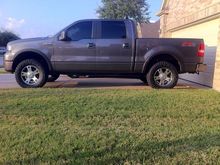285/65/18 nitto trail grapplers m/t with 2.5 leveling kit
