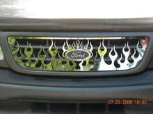 insert shown installed. would not come with the flame over the ford oval with the smaller flames.