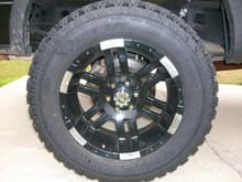 NEW PRO COMP EXTREME ALL TERRAINS  35X12.50