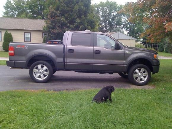 with 2.5" leveling kit