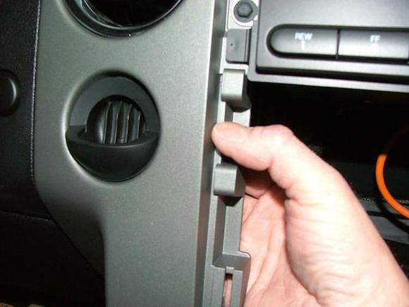 releasing tabs on coin holder 2006 Flow Through console