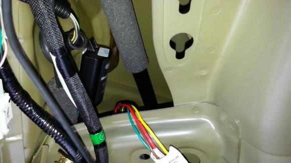 Light unit installed &amp; left tailight harness grommet