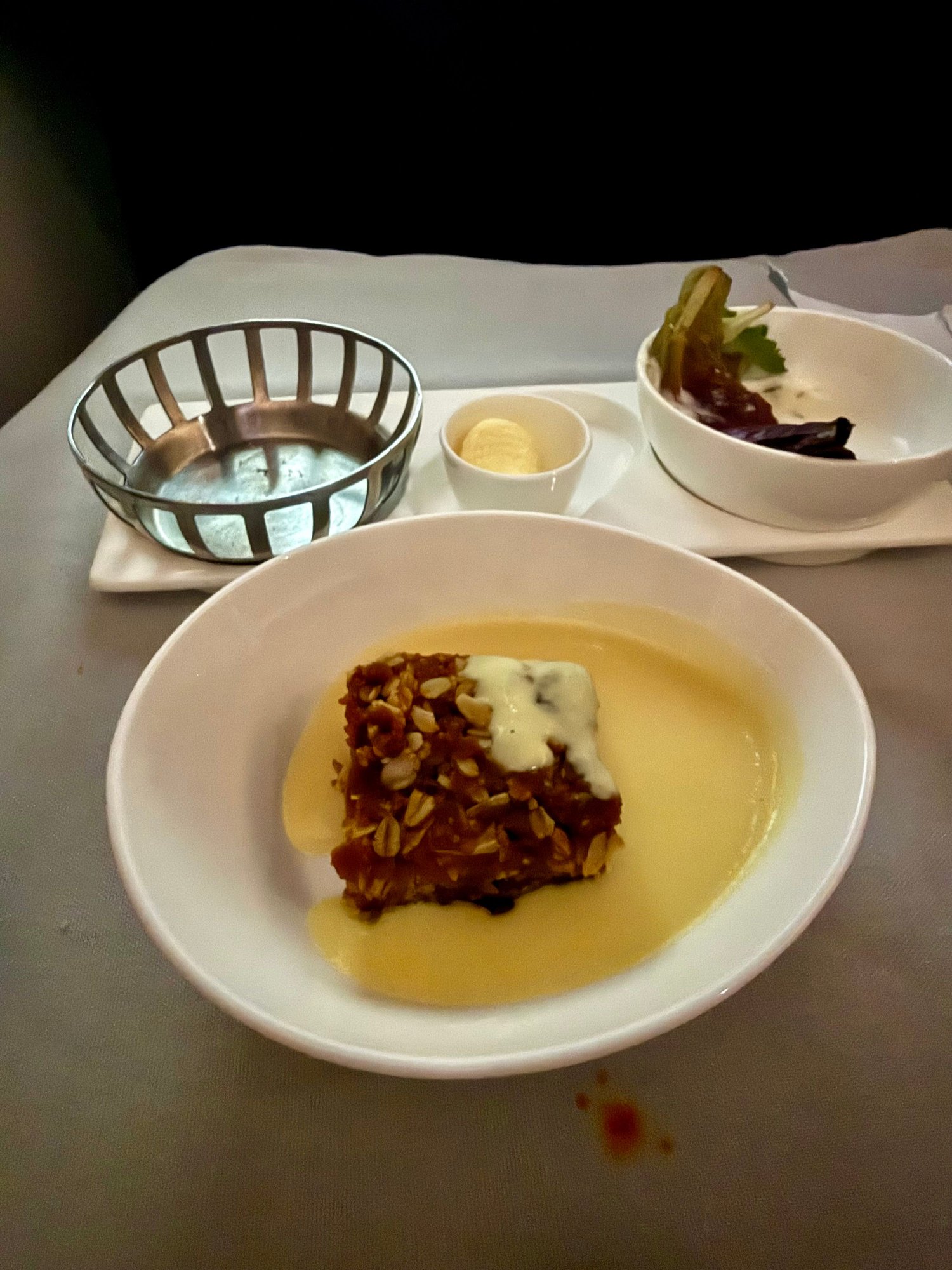 Now I have to say the apple oat crumble was delicious. It was up there with some of the nicest desserts I�ve had on a plane. If anything I wish it were bigger. 