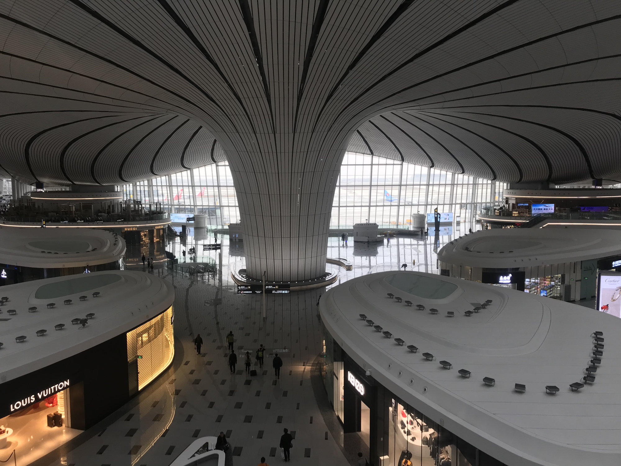 Louis Vuitton - Beijing Daxing Airport Store LED screen 