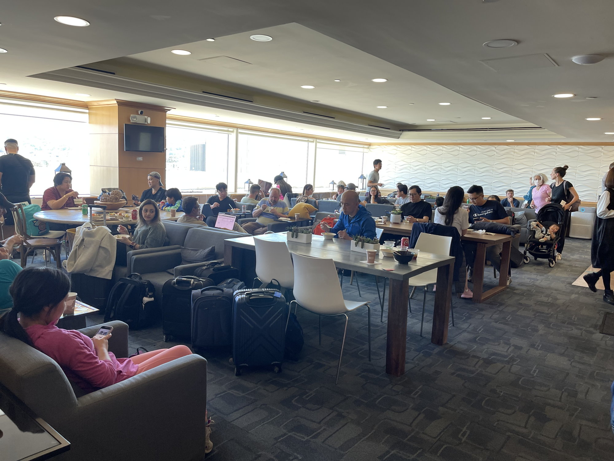 Review: Giants Clubhouse SFO Priority Pass Restaurant - Points with a Crew