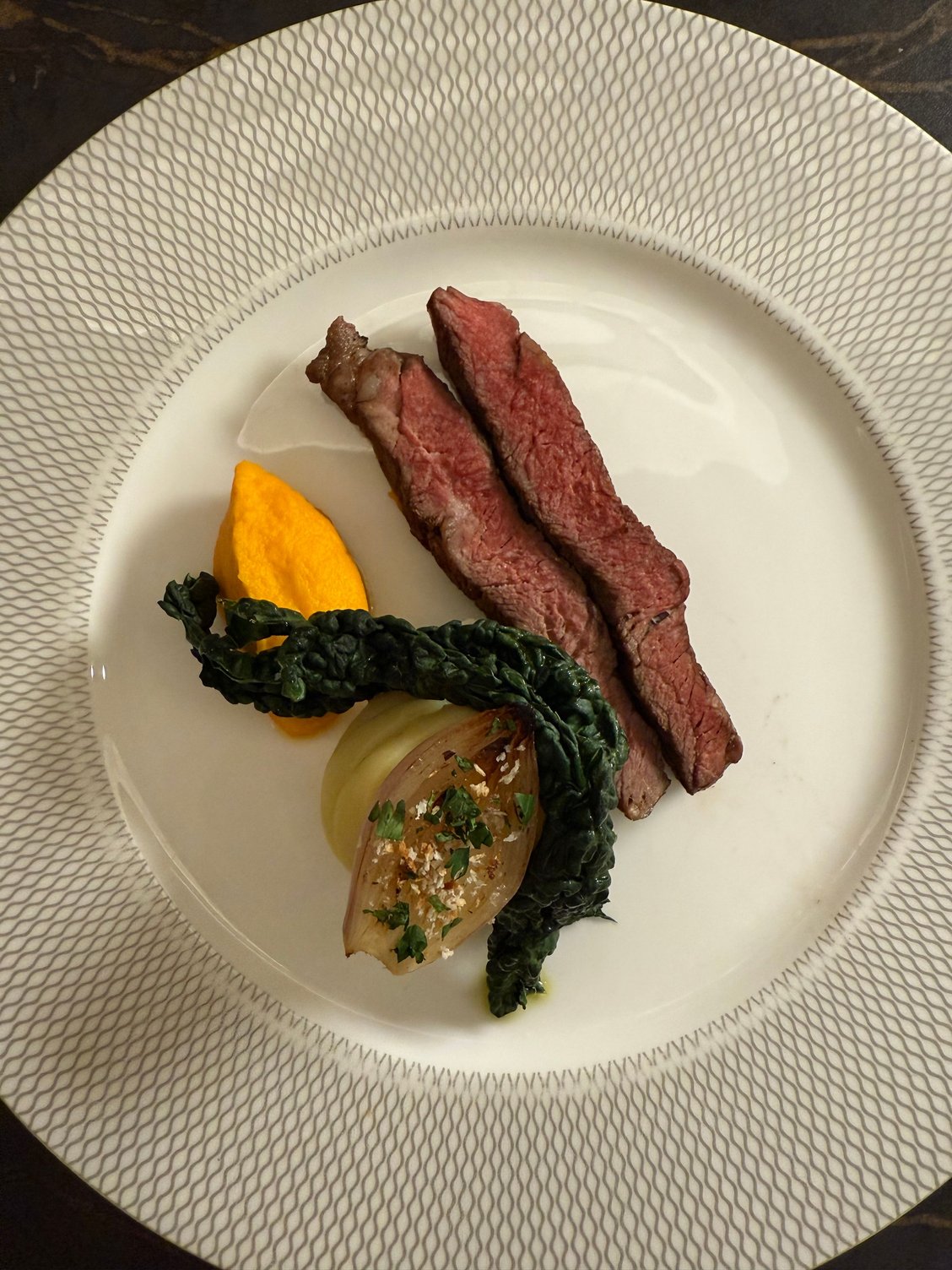 Ribeye - two think slices of overcooked ribeye - bizarrely two different mashes and no jus nor sauce but ok, I still appreciate the effort: 