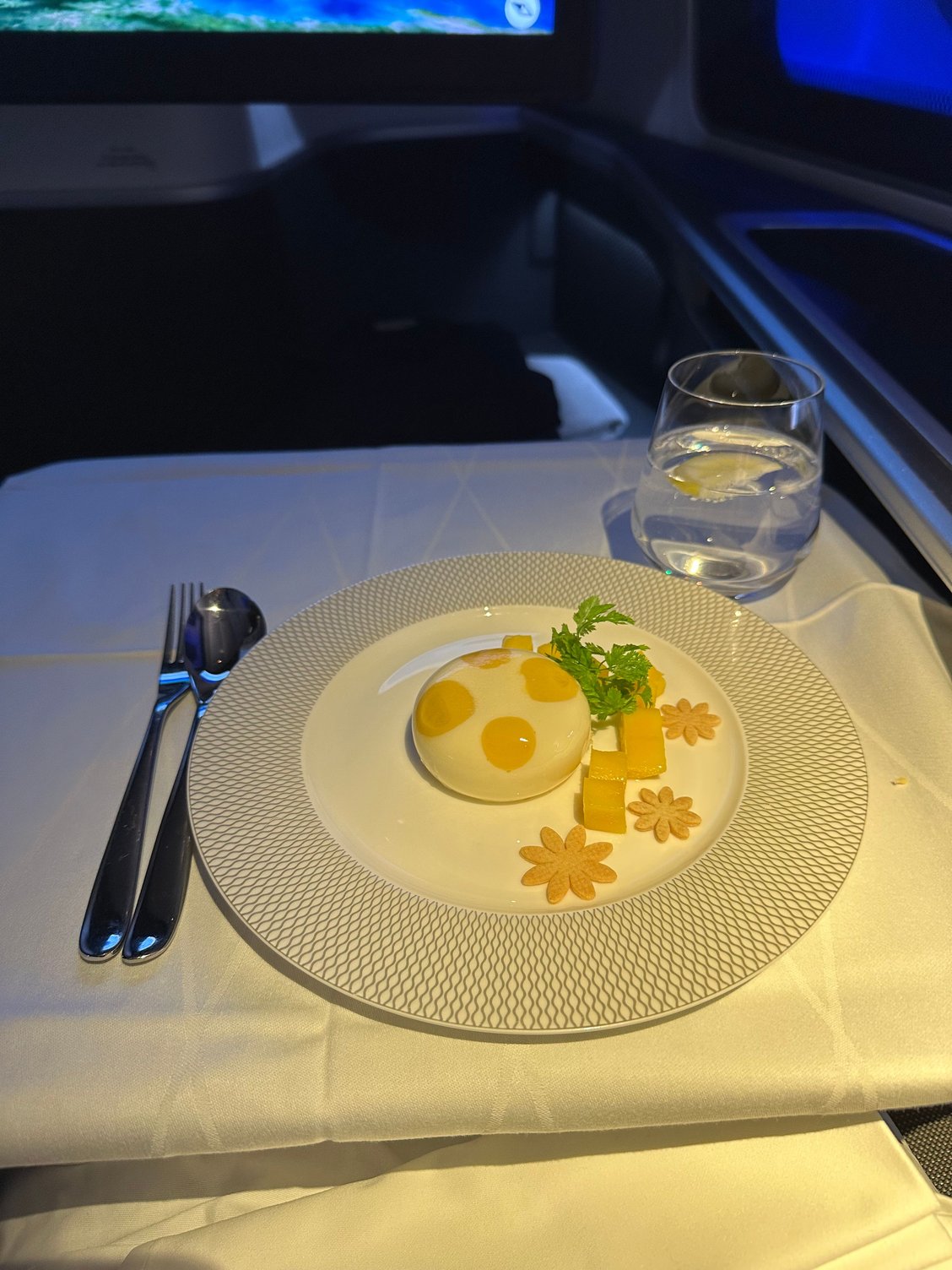 The ginger and chocolate cake wasn�t as I�d imagined it would be. The inside was more of a mousse texture and the ginger was certainly evident. It�s the first time in a good while for me  they vanilla ice cream plus thrvto[pongs wasn�t a choice.