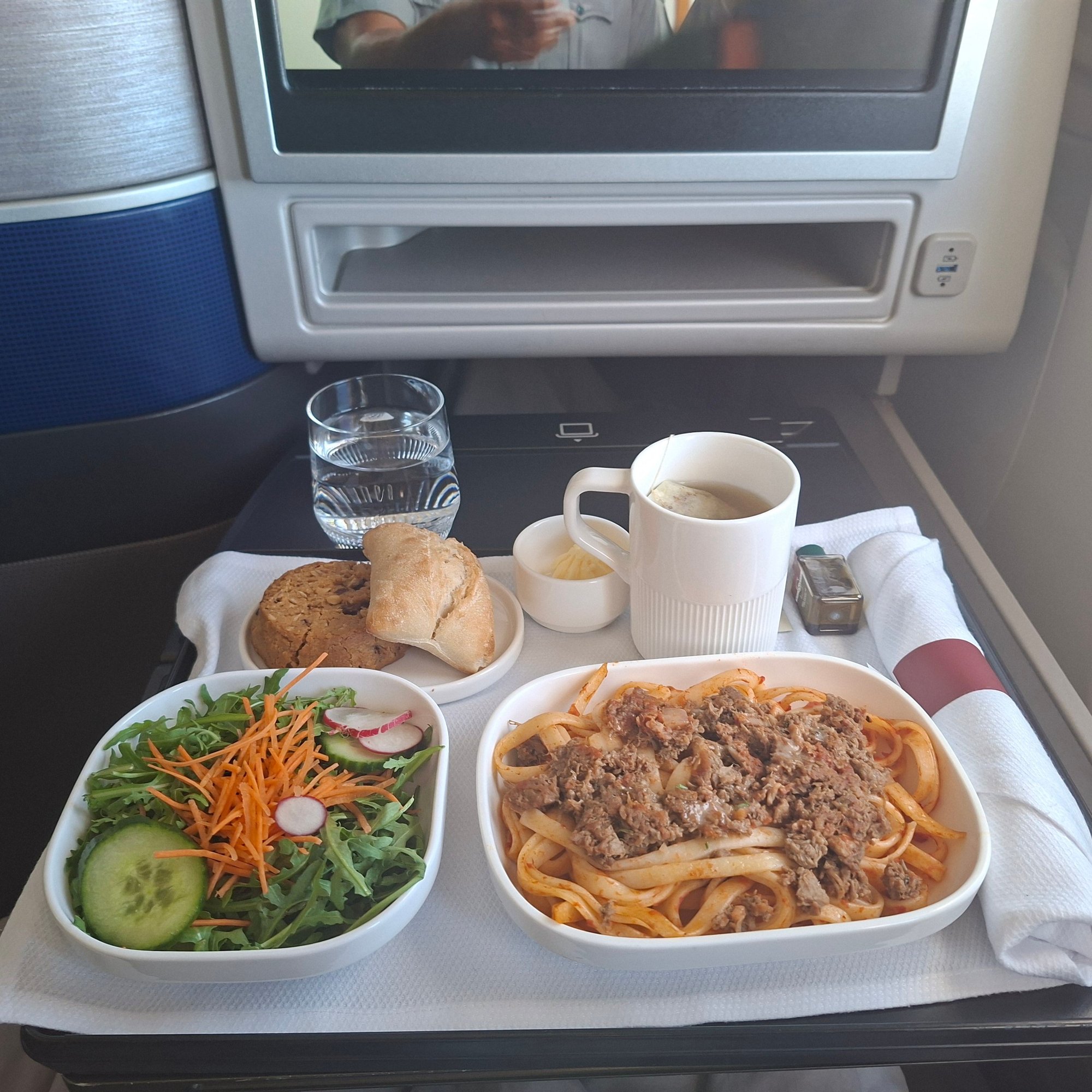 Prelanding lunch. The pasta was bone dry. The scones was super dry. Very disappointing. 