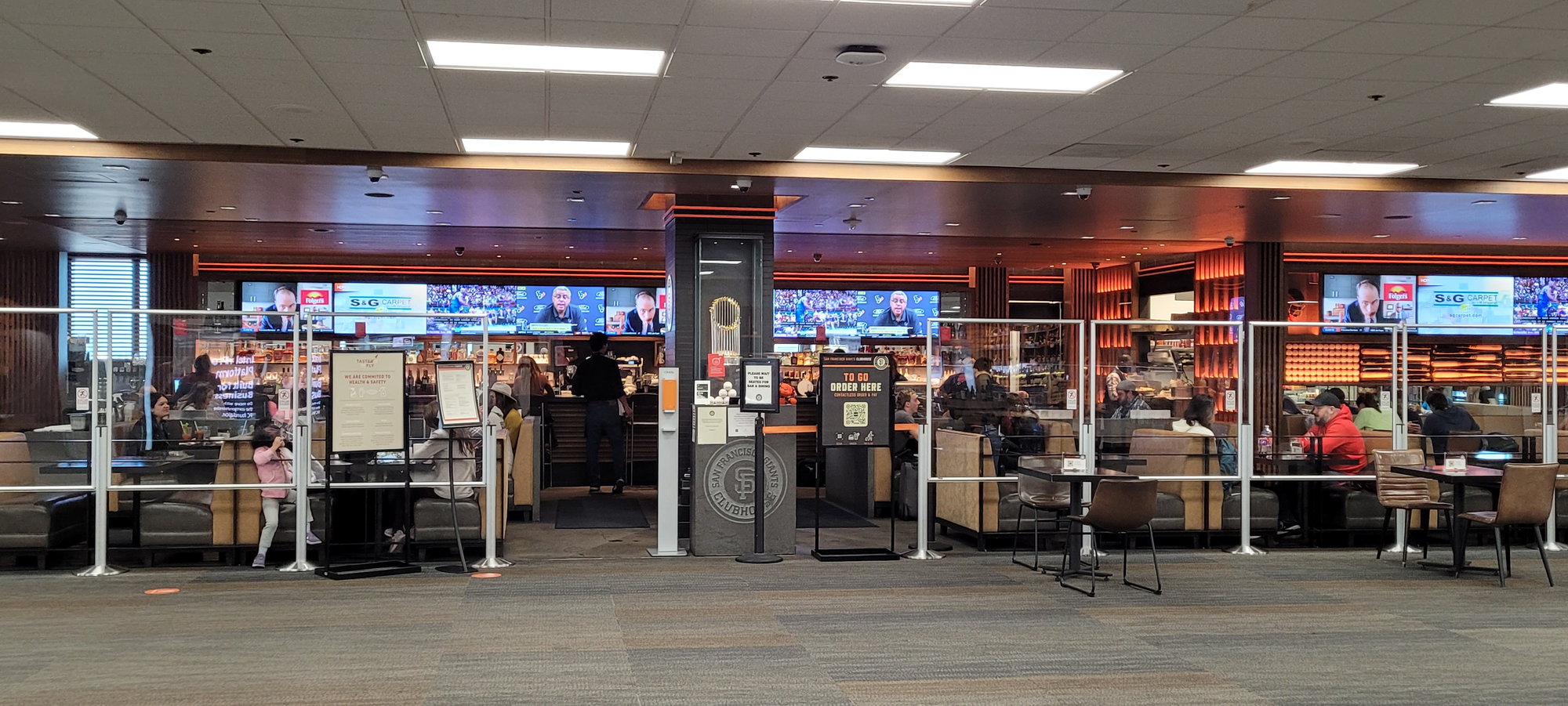 SFO: San Francisco Giants Clubhouse Reviews & Photos - Terminal 3