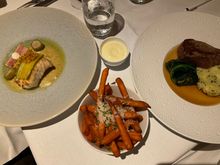 Continué manger: Monkfish with 
Smoked Eel, Pickles, Potato Sage Sauce & Beef Tenderloin with 
Opperdoes Potato, Tarragon, Smoked Whiskey & Zolderspek jus