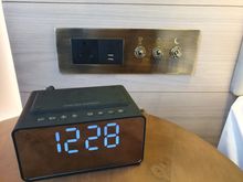Wireless charging alarm clock