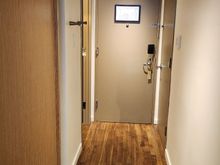 Georgetown Suite entry hallway, adjoining door is on the right.