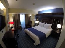 Club Room / Crowne Plaza Athens