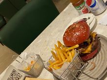 Lol all the lounge food is made In the restaurant. Restaurant quality. 