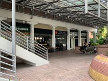 Looking at the escalator on the right, mod burger on left. Escalator is about 35 meters from the Conrad.