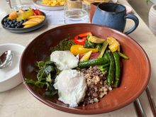 A la carte breakfast: fruit and veggie bowl (I forget exactly what it was called but I’ve had it both of my stays and it’s very good). The side of fruit was also very good. 
