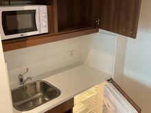 Kitchenette: all clean and in good working order
