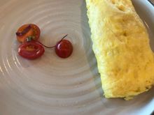 I ordered a spinach and Swiss omelet.