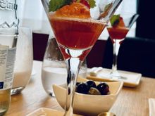 Strawberry sorbet with champagne