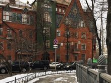 Look at this building!