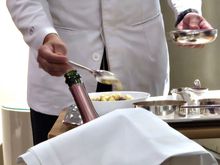 Preparation of the elbow pasta dish
