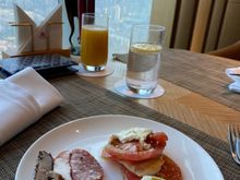 Club lounge buffet options