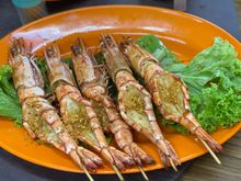 Garlicky grilled prawns 
