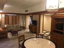 Seen from the dining table towards the seating area, in the back see the entrance to the bedroom containing TWIN beds