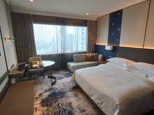 Got a Diamond upgrade to Executive room (suites were available, but denied for upgrade)