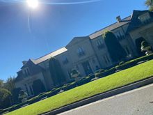 CrAzy houses in this neighbourhood 