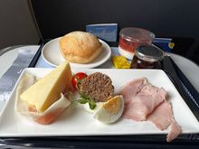 Very nice ham and cheese option this morning to EDI.  Olive roll was fresh and delicious - great crew, lovely day to be flying 