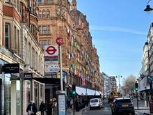 An early morning route by Harrods...