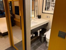 King bedroom bathroom