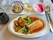 Grilled North Atlantic Cod
It was a toss up between the pork and the cod, but having recently experienced the pork belly on Club Europe I decided to play safe!