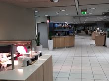 The lounge was wonderfully calm